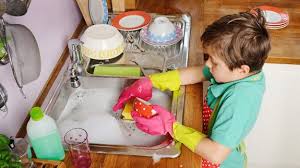 Resultado de imagen de niños fregando platos
